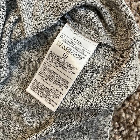 NWT- Old Navy comfy grey top 12-18 months - Picture 5 of 5